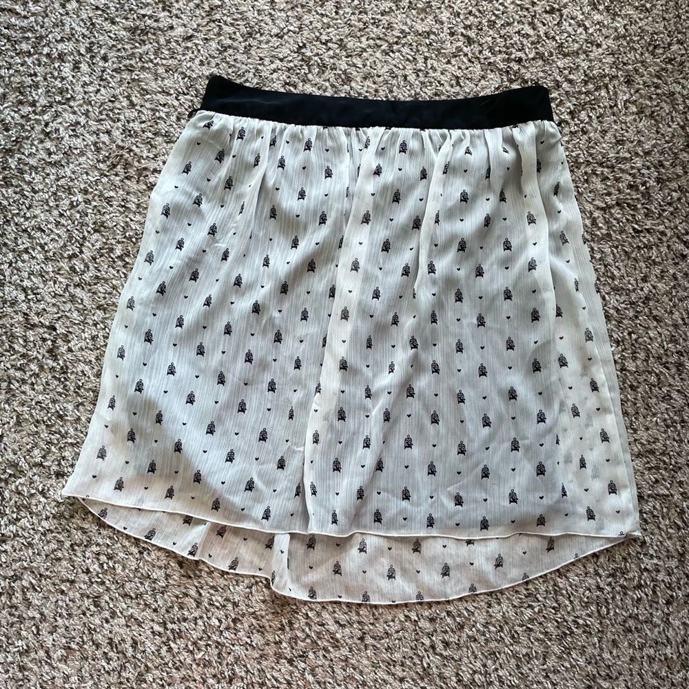 NWOT Maurices Small White Bird Cage Print Skirt